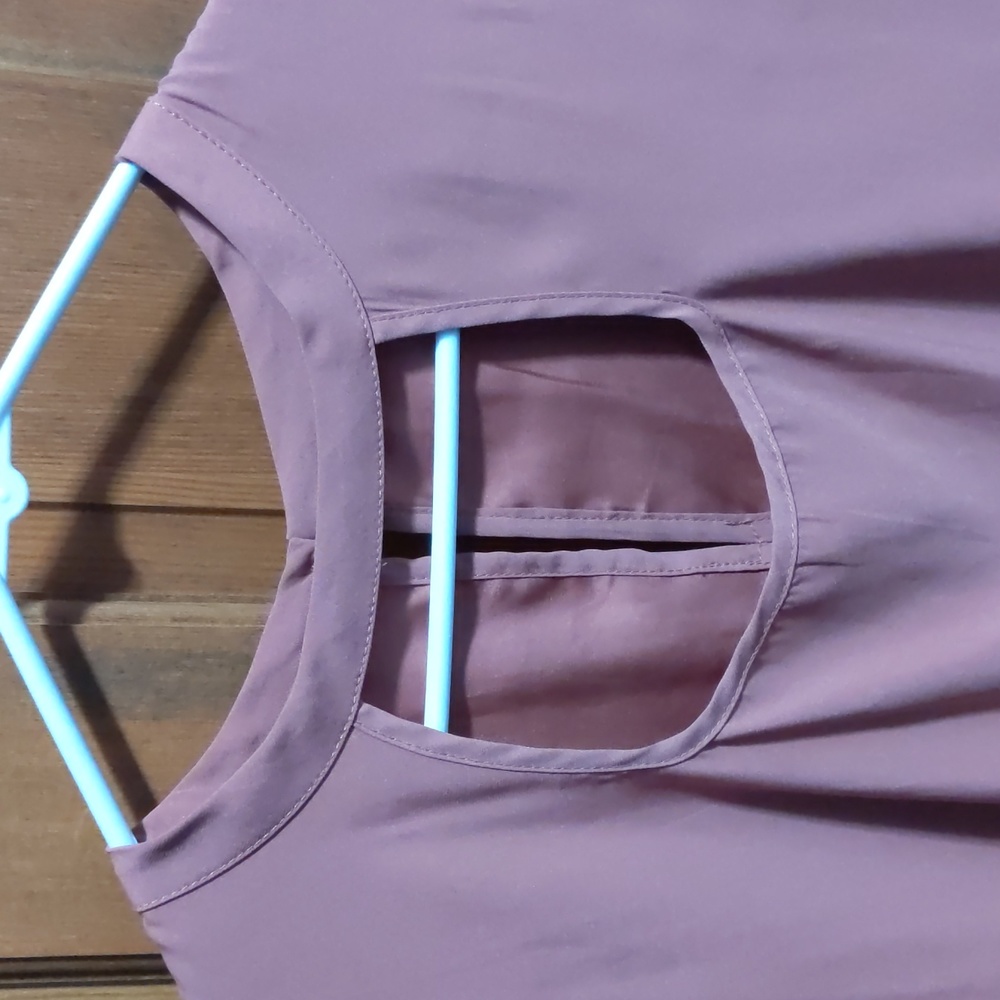 2 Pink Tops 🩷🩷 - Picture 8 of 12